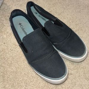 Columbia dark blue closed toed women’s shoes size 8 brand new hardly worn
